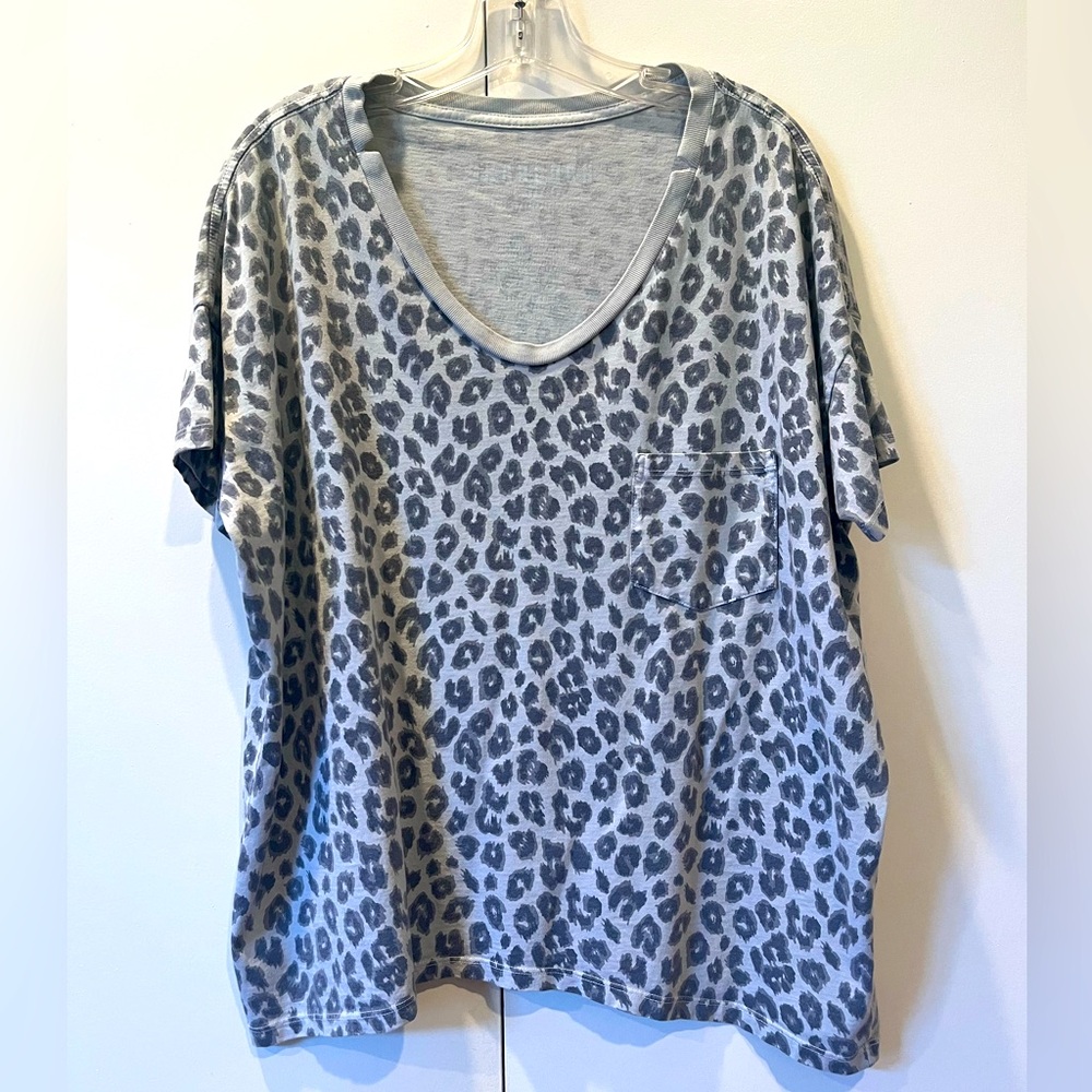 Skargorn 61 Grey Leopard Tee